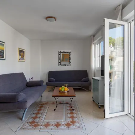 Galatea - Town Centre With Free Parking Apartment