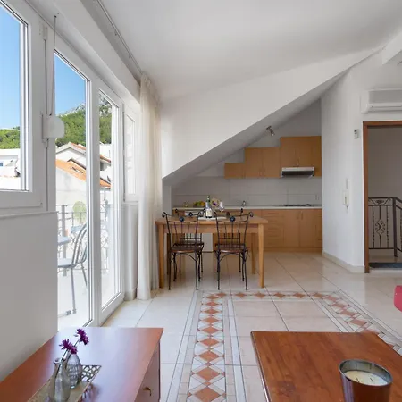 Galatea - Town Centre With Free Parking Apartment