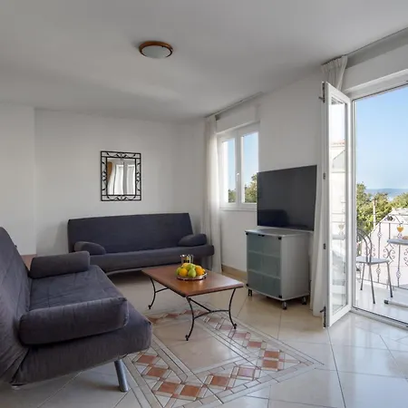 Apartment Galatea - Town Centre With Free Parking