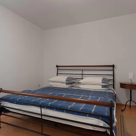 Galatea - Town Centre With Free Parking *
