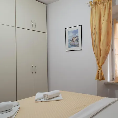 Galatea - Town Centre With Free Parking Apartment *
