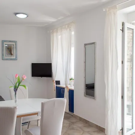 Apartment Galatea - Town Centre With Free Parking Baska Voda