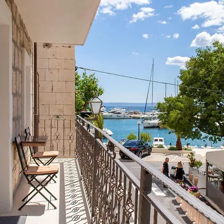 Galatea - Town Centre With Free Parking *