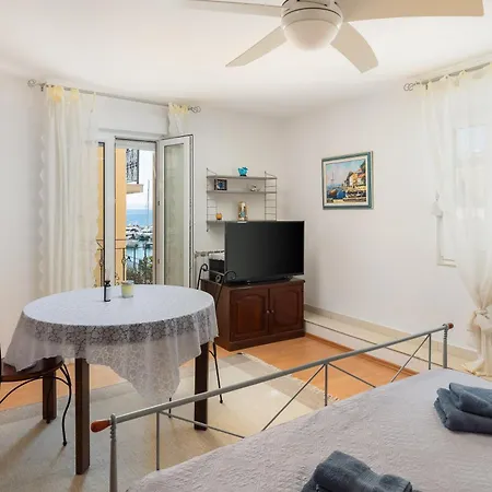 Apartment Galatea - Town Centre With Free Parking Baska Voda