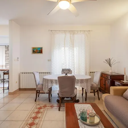 Galatea - Town Centre With Free Parking Apartment
