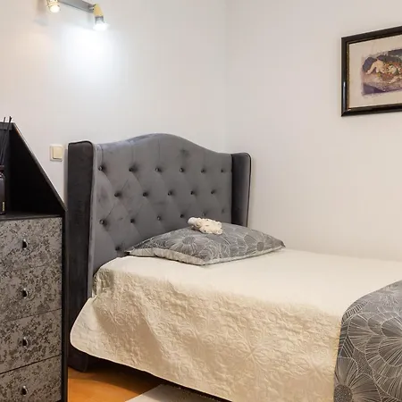 Apartment Galatea - Town Centre With Free Parking