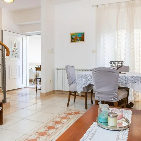 Apartment Galatea - Town Centre With Free Parking *