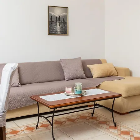 Galatea - Town Centre With Free Parking Apartment *