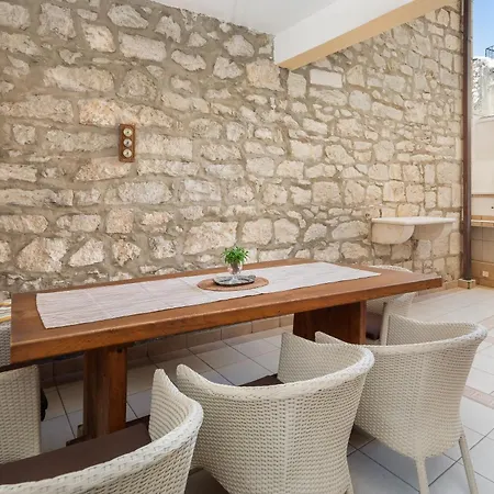 Galatea - Town Centre With Free Parking Apartment *