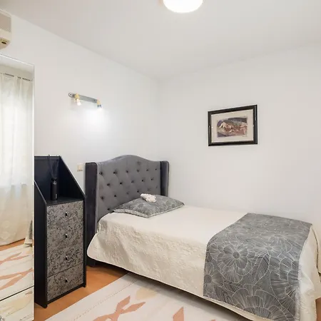 Galatea - Town Centre With Free Parking Apartment