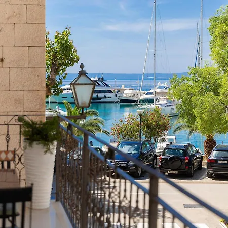 Galatea - Town Centre With Free Parking Apartment