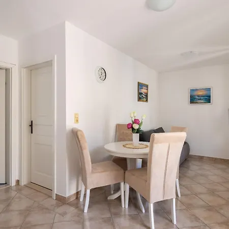 Apartment Galatea - Town Centre With Free Parking