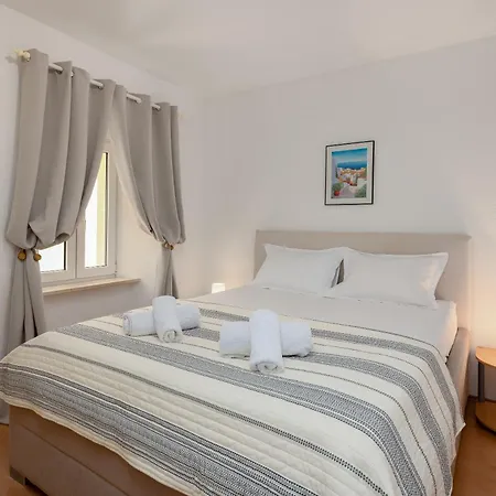 Apartment Galatea - Town Centre With Free Parking