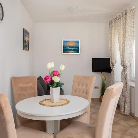 Galatea - Town Centre With Free Parking Apartment *